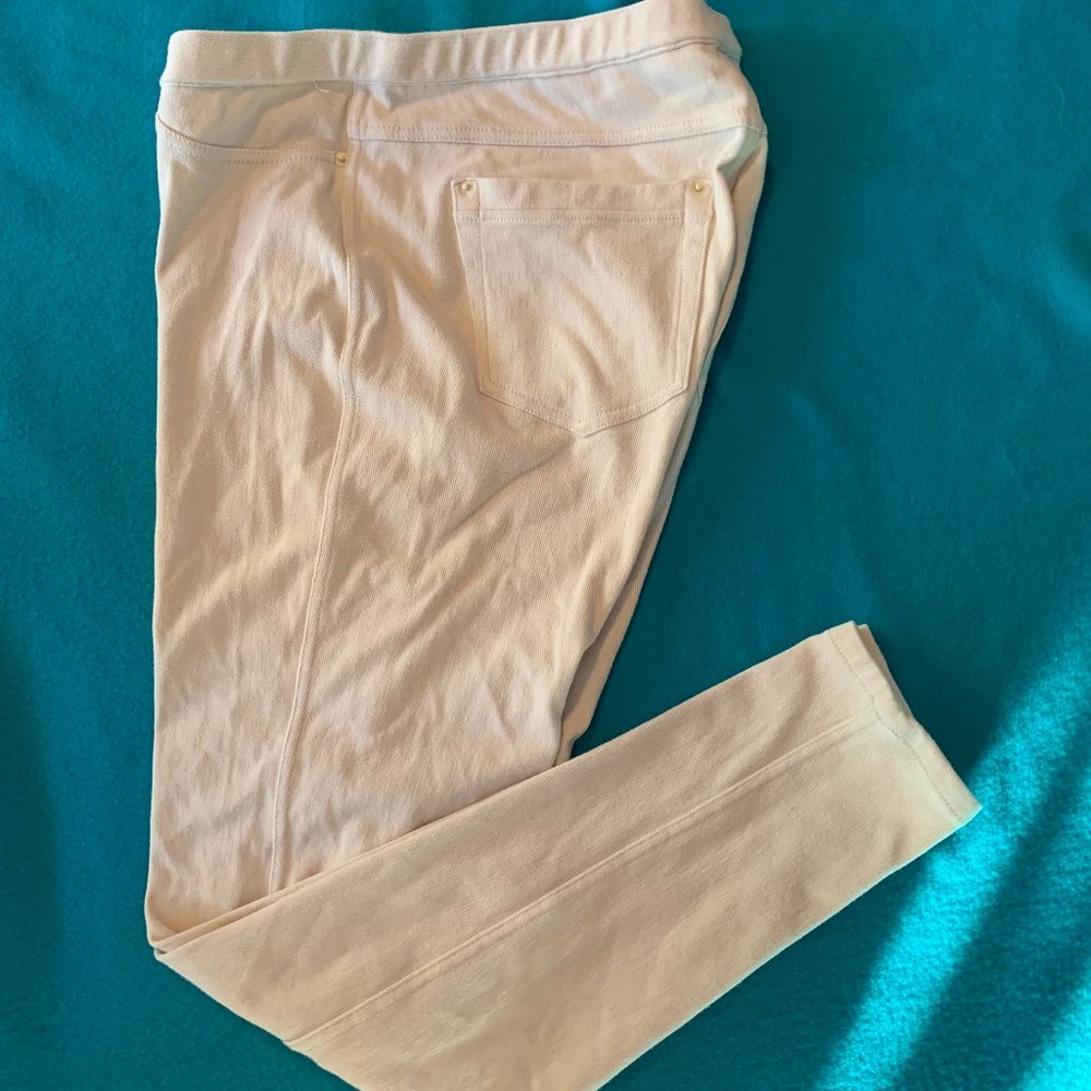 Hue Leggings with Back Pockets